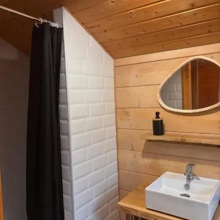 Le Du Causse بيت للعطل